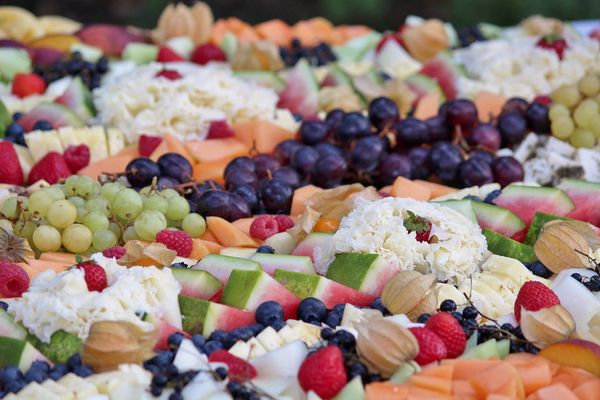 Catering na wesela: 5 trendów, które warto znać